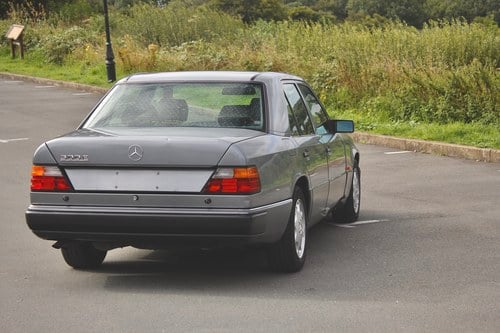 1992 Mercedes-Benz 300E (W124) zum Verkauf (Bild 5 von 161)
