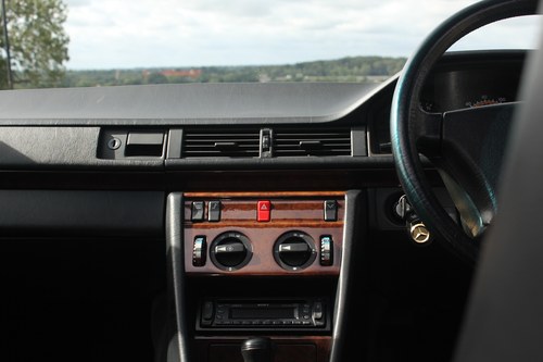 1992 Mercedes-Benz 300E (W124) zum Verkauf (Bild 66 von 161)