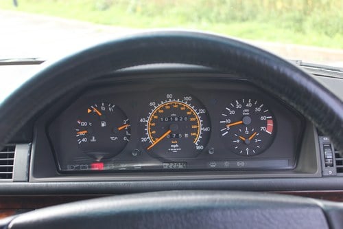 1992 Mercedes-Benz 300E (W124) zum Verkauf (Bild 32 von 161)