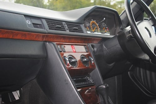 1992 Mercedes-Benz 300E (W124) zum Verkauf (Bild 81 von 161)