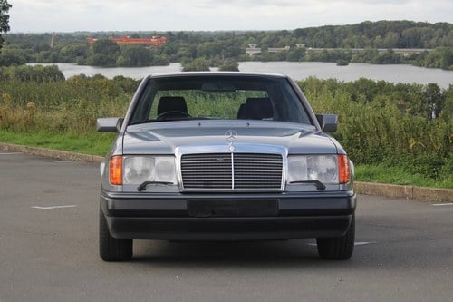 1992 Mercedes-Benz 300E (W124) zum Verkauf (Bild 7 von 161)