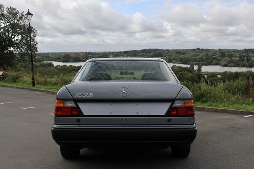 1992 Mercedes-Benz 300E (W124) zum Verkauf (Bild 14 von 161)