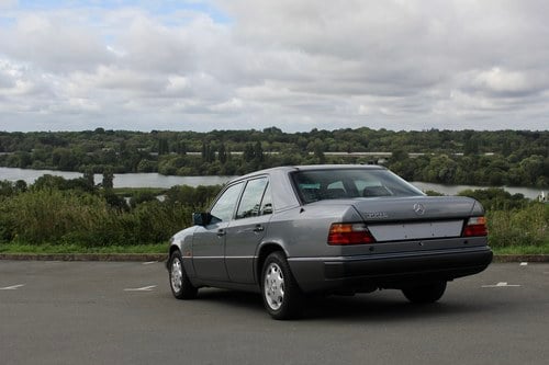 1992 Mercedes-Benz 300E (W124) zum Verkauf (Bild 13 von 161)