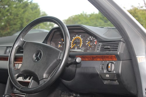 1992 Mercedes-Benz 300E (W124) zum Verkauf (Bild 31 von 161)