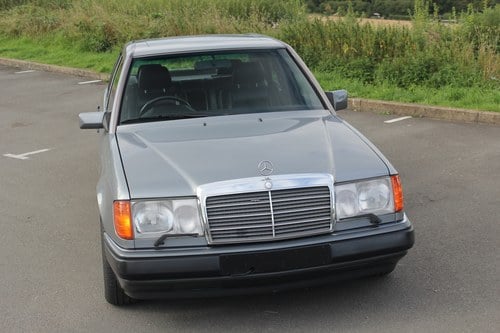 1992 Mercedes-Benz 300E (W124) zum Verkauf (Bild 8 von 161)