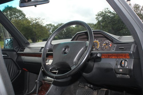 1992 Mercedes-Benz 300E (W124) zum Verkauf (Bild 61 von 161)