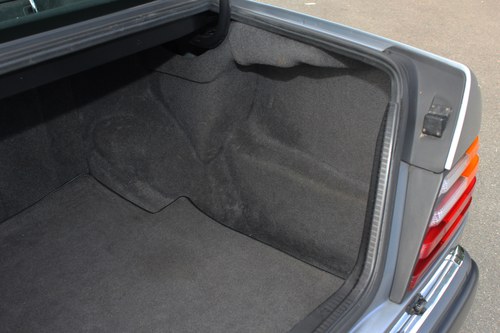 1992 Mercedes-Benz 300E (W124) zum Verkauf (Bild 90 von 161)