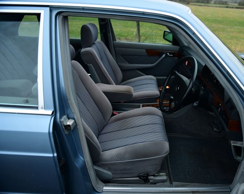 1988 Mercedes-Benz 300SEL W126 zum Verkauf (Bild 23 von 64)