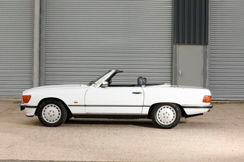 1986 Mercedes-Benz 300 SL (R107) zum Verkauf (Bild 2 von 218)