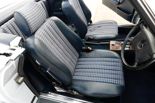 1986 Mercedes-Benz 300 SL (R107) zum Verkauf (Bild 84 von 218)