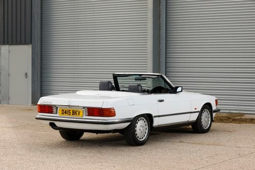 1986 Mercedes-Benz 300 SL (R107) zum Verkauf (Bild 16 von 218)
