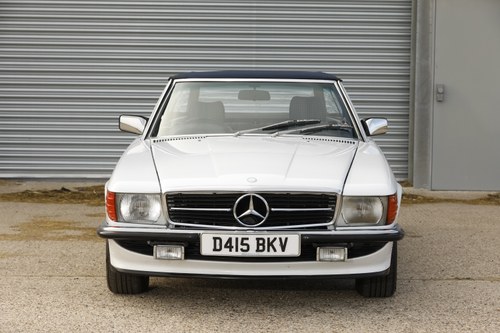 1986 Mercedes-Benz 300 SL (R107) zum Verkauf (Bild 32 von 218)
