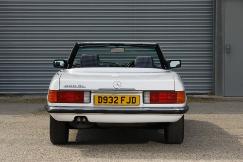 1986 Mercedes-Benz 300SL (R107) For Sale (picture 14 of 225)