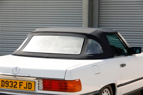 1986 Mercedes-Benz 300SL (R107) For Sale (picture 130 of 225)