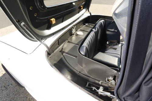 1986 Mercedes-Benz 300SL (R107) For Sale (picture 148 of 225)