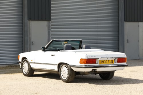 1986 Mercedes-Benz 300SL (R107) For Sale (picture 16 of 225)