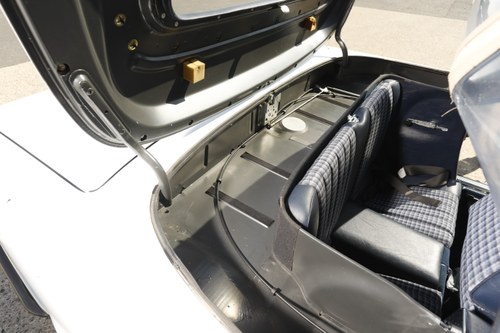 1986 Mercedes-Benz 300SL (R107) For Sale (picture 147 of 225)