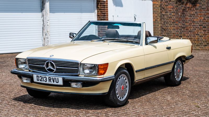1986 Mercedes-Benz 300SL (R107) For Sale (picture 1 of 218)