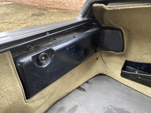 1987 Mercedes-Benz 300SL (R107) For Sale (picture 122 of 191)