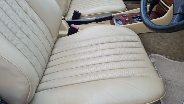 1989 Mercedes-Benz 300SL (R107) For Sale (picture :index of 32)