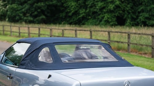 1991 Mercedes-Benz 300SL (R129) For Sale (picture 92 of 140)