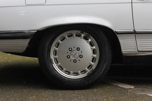 1989 Mercedes Benz R107 SL (300SL) Te koop (foto 25 van 108)