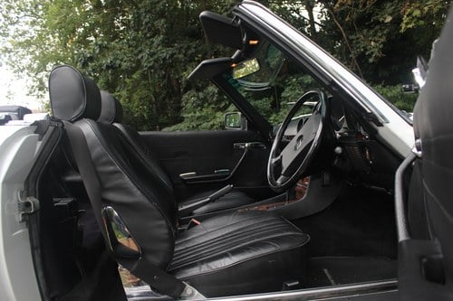 1989 Mercedes Benz R107 SL (300SL) Te koop (foto 29 van 108)