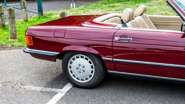 1989 Mercedes-Benz 300SL (R107) For Sale (picture :index of 52)