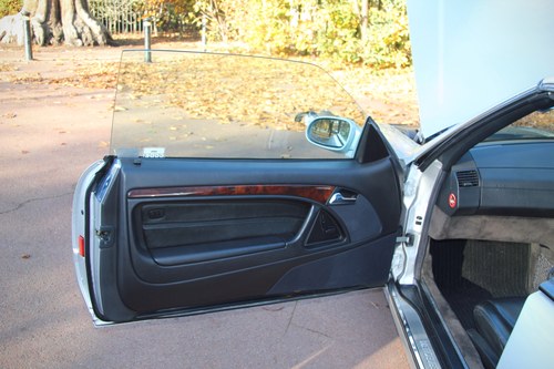 2000 Mercedes-Benz SL320 R129 Te koop (foto 100 van 204)