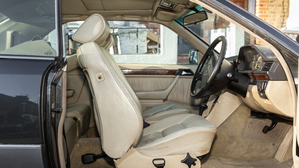 NO RESERVE - 1993 Mercedes-Benz 320CE Automatic (W124) For Sale (picture :index of 104)