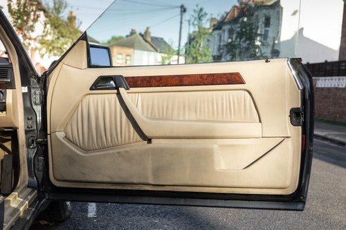 NO RESERVE - 1993 Mercedes-Benz 320CE Automatic (W124) In vendita (immagine 98 di 227)