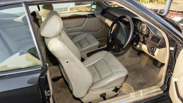 NO RESERVE - 1993 Mercedes-Benz 320CE Automatic (W124) For Sale (picture :index of 107)