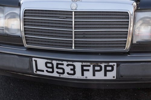 NO RESERVE - 1993 Mercedes-Benz 320CE Automatic (W124) In vendita (immagine 127 di 227)