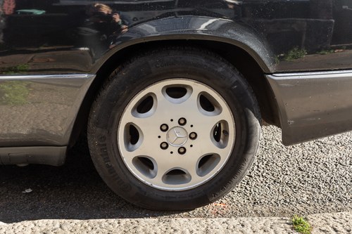 NO RESERVE - 1993 Mercedes-Benz 320CE Automatic (W124) In vendita (immagine 29 di 227)