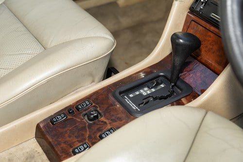 NO RESERVE - 1993 Mercedes-Benz 320CE Automatic (W124) In vendita (immagine 111 di 227)