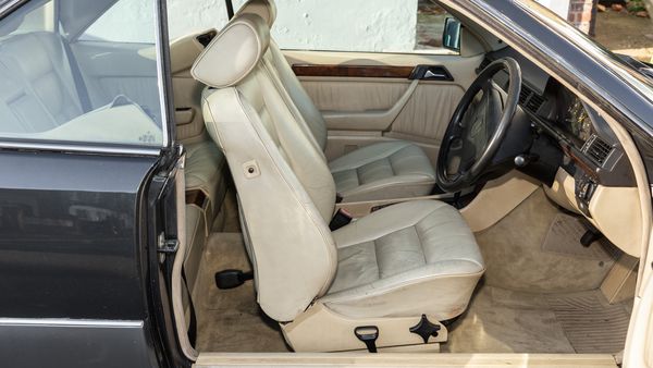 NO RESERVE - 1993 Mercedes-Benz 320CE Automatic (W124) For Sale (picture :index of 103)