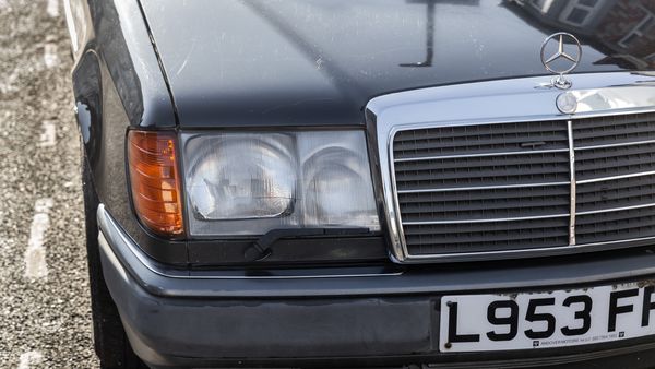 NO RESERVE - 1993 Mercedes-Benz 320CE Automatic (W124) For Sale (picture :index of 125)