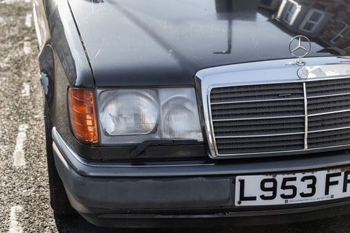 NO RESERVE - 1993 Mercedes-Benz 320CE Automatic (W124) In vendita (immagine 125 di 227)