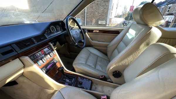 NO RESERVE - 1993 Mercedes-Benz 320CE Automatic (W124) For Sale (picture :index of 49)