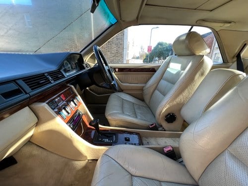 NO RESERVE - 1993 Mercedes-Benz 320CE Automatic (W124) In vendita (immagine 50 di 227)