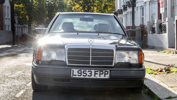 NO RESERVE - 1993 Mercedes-Benz 320CE Automatic (W124) For Sale (picture :index of 15)