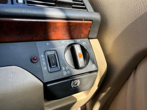 NO RESERVE - 1993 Mercedes-Benz 320CE Automatic (W124) In vendita (immagine 40 di 227)