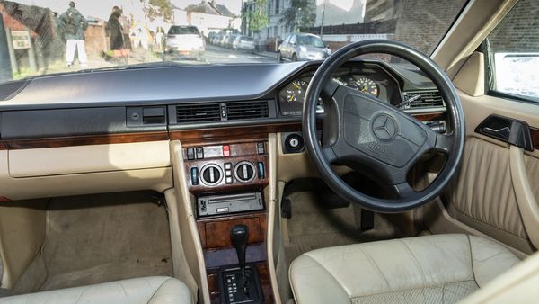 NO RESERVE - 1993 Mercedes-Benz 320CE Automatic (W124) For Sale (picture :index of 87)