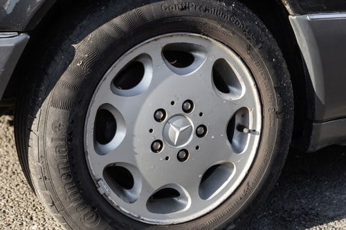 NO RESERVE - 1993 Mercedes-Benz 320CE Automatic (W124) In vendita (immagine 33 di 227)