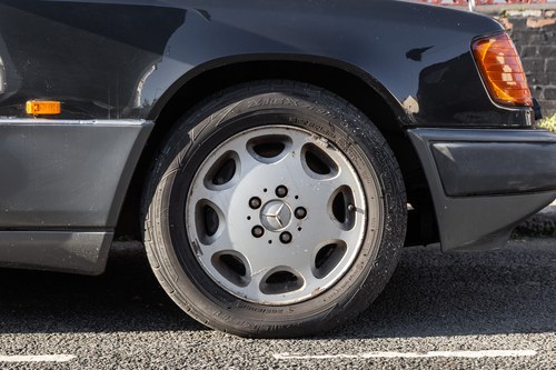 NO RESERVE - 1993 Mercedes-Benz 320CE Automatic (W124) In vendita (immagine 27 di 227)