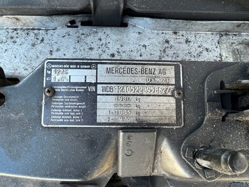 NO RESERVE - 1993 Mercedes-Benz 320CE Automatic (W124) In vendita (immagine 184 di 227)