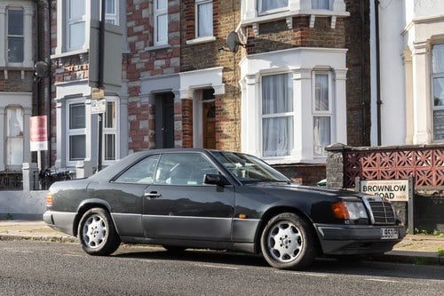 NO RESERVE - 1993 Mercedes-Benz 320CE Automatic (W124) In vendita (immagine 10 di 227)