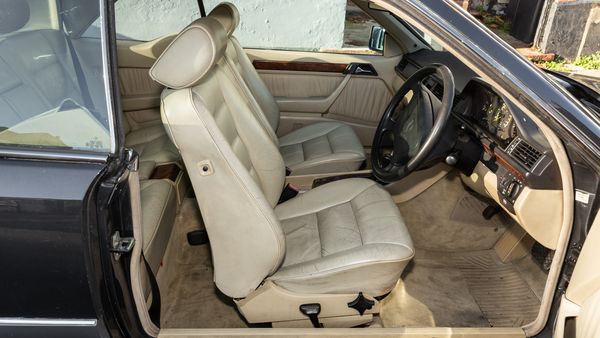 NO RESERVE - 1993 Mercedes-Benz 320CE Automatic (W124) For Sale (picture :index of 108)