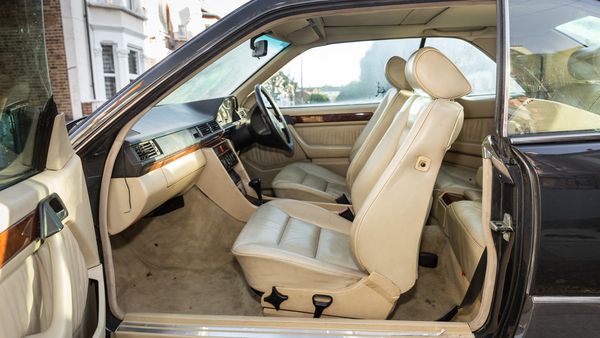 NO RESERVE - 1993 Mercedes-Benz 320CE Automatic (W124) For Sale (picture :index of 64)