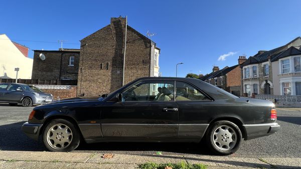 NO RESERVE - 1993 Mercedes-Benz 320CE Automatic (W124) For Sale (picture :index of 24)